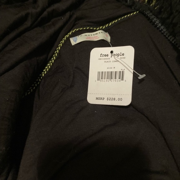 Free People sherpa jacket in black NWOT - Picture 5 of 6